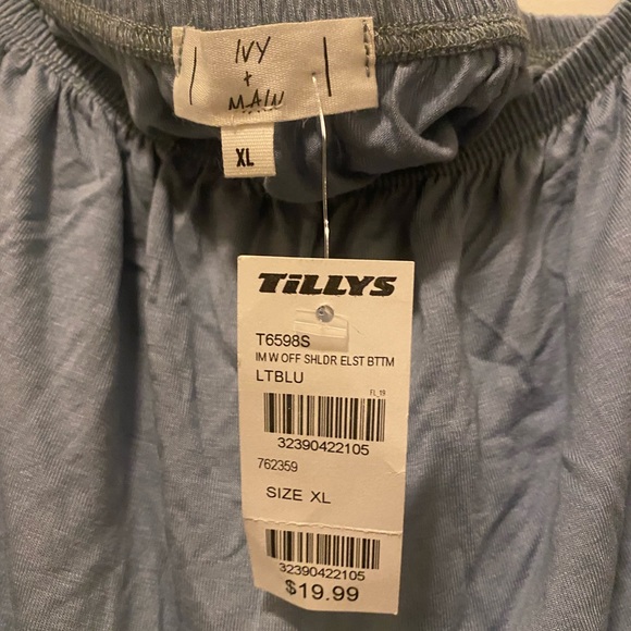 Cropped off the shoulder top - Picture 2 of 2